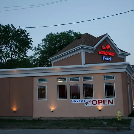 Aashram Hotel By Niagara River-2